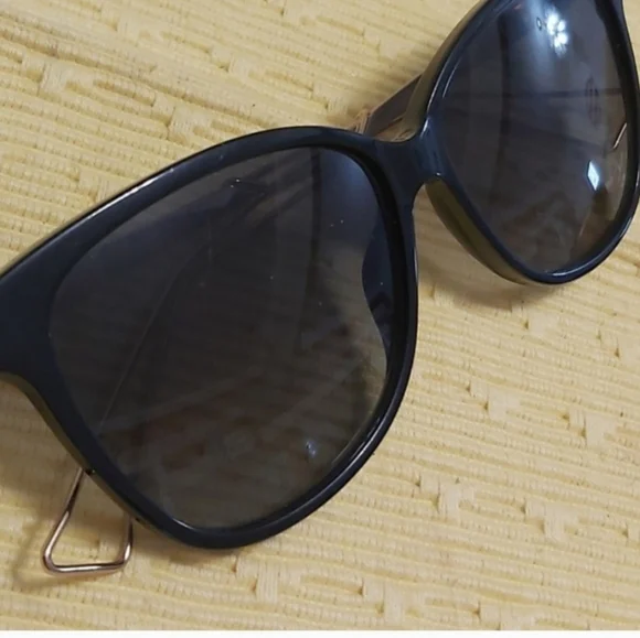 Dior Black and Gold Oversized Sunglasses - Picture 4 of 13